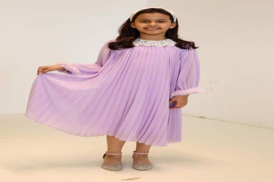 صورة جلابية موف كلاسيكي انيق وجميل باللؤلؤ على الصدر